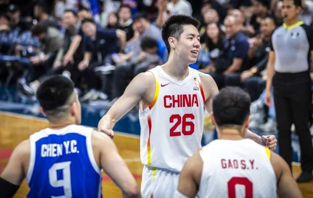 怒撕藍領前鋒標簽！關鍵戰狂砍19分，你才是中國男籃獲勝頭號功臣