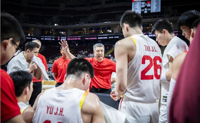 比張鎮麟還差！中國男籃逆轉夜最失意之人：失誤被換下 出場30秒