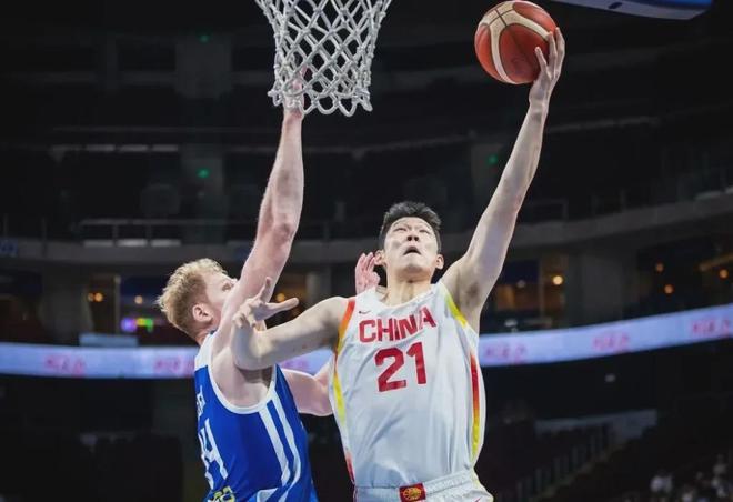 頂住瞭！又是驚險逆轉！中國男籃贏瞭