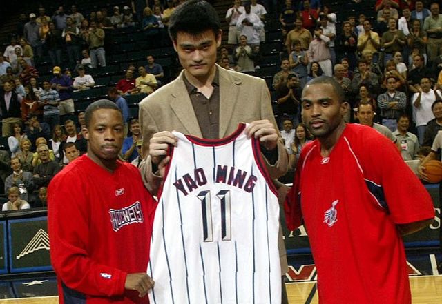 姚明隊友回憶往事：被火箭交易有點生氣 弗朗西斯後來直接崩瞭